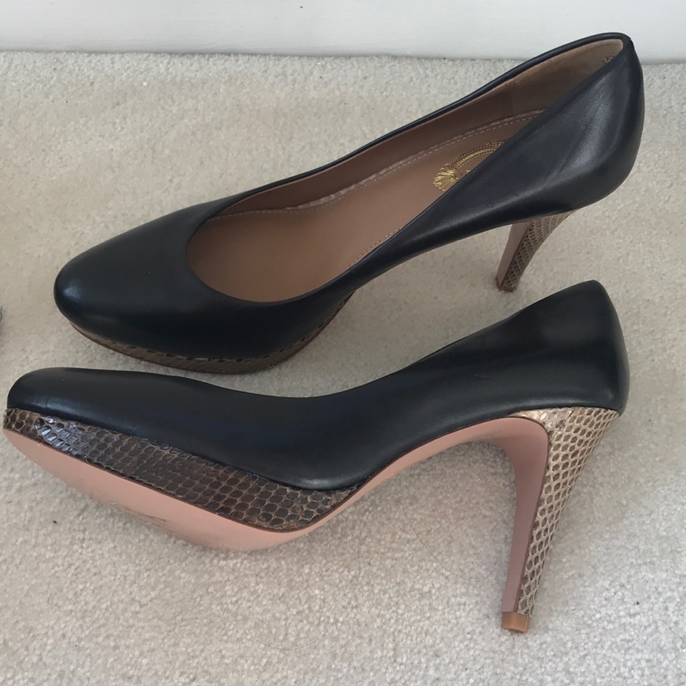 Fabulous Elie Tahari Black and Snakeskin Pumps New